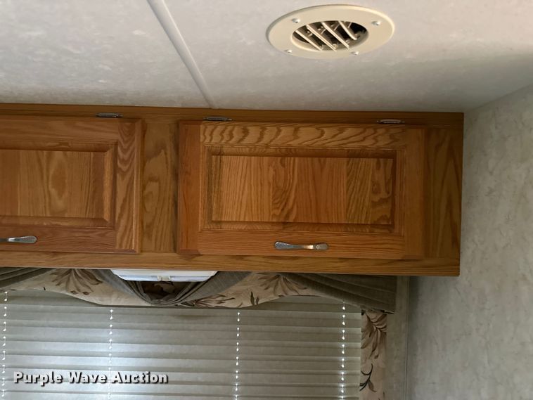 image for item OI9073 2005 Holiday Rambler Alumascape camper