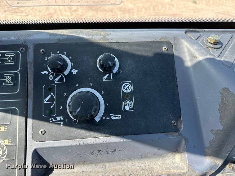 image for item OI9123 1997 Ford New Holland 8160 tractor