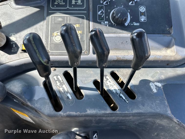 image for item OI9123 1997 Ford New Holland 8160 tractor