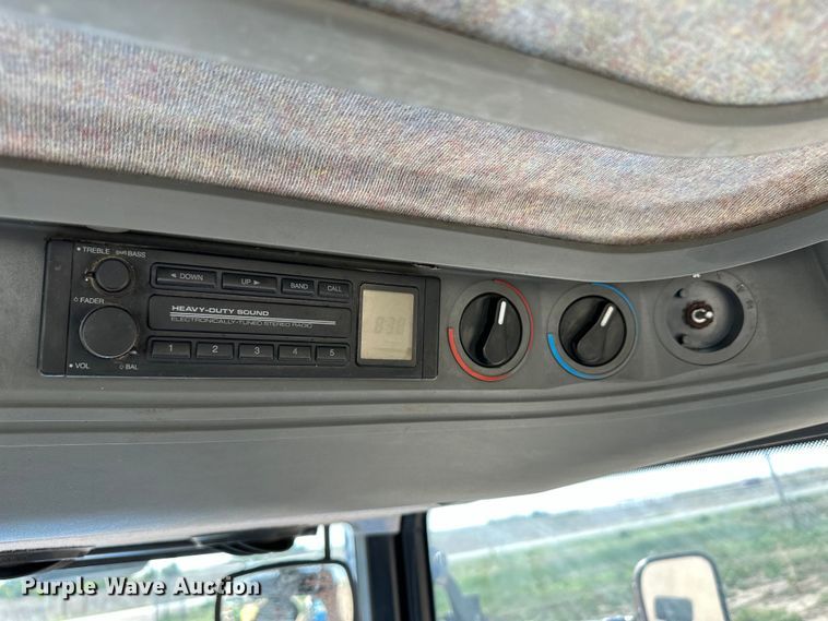 image for item OI9123 1997 Ford New Holland 8160 tractor