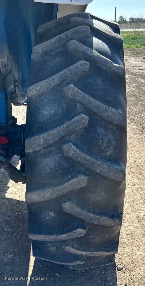 image for item OI9124 1990 Ford 6610 tractor