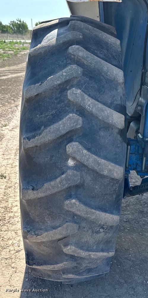 image for item OI9124 1990 Ford 6610 tractor