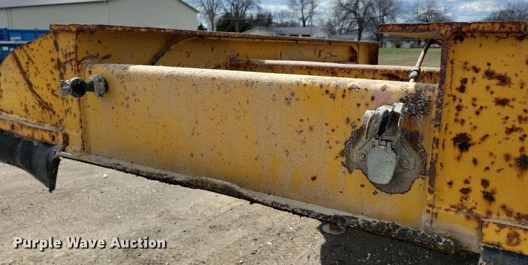 image for item DG0596 1979 Hyster C35T3 drop deck equipment trailer