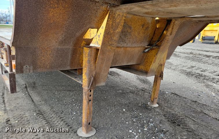 image for item DG0596 1979 Hyster C35T3 drop deck equipment trailer