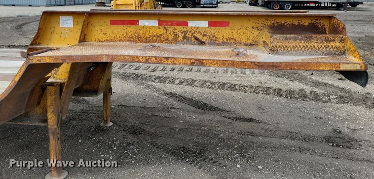 image for item DG0596 1979 Hyster C35T3 drop deck equipment trailer