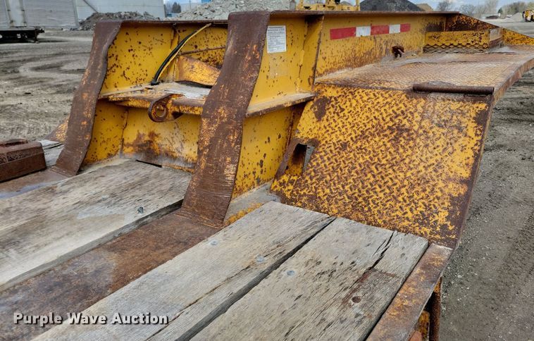 image for item DG0596 1979 Hyster C35T3 drop deck equipment trailer