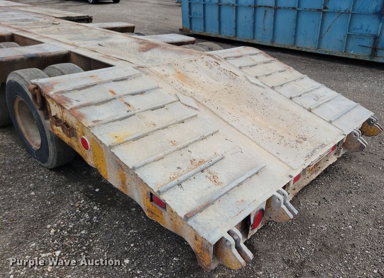 image for item DG0596 1979 Hyster C35T3 drop deck equipment trailer