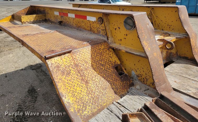 image for item DG0596 1979 Hyster C35T3 drop deck equipment trailer