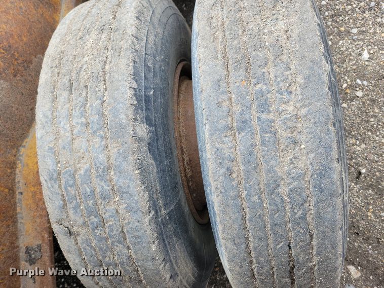 image for item DG0596 1979 Hyster C35T3 drop deck equipment trailer