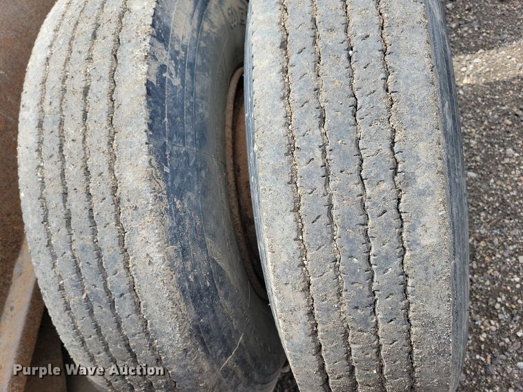 image for item DG0596 1979 Hyster C35T3 drop deck equipment trailer