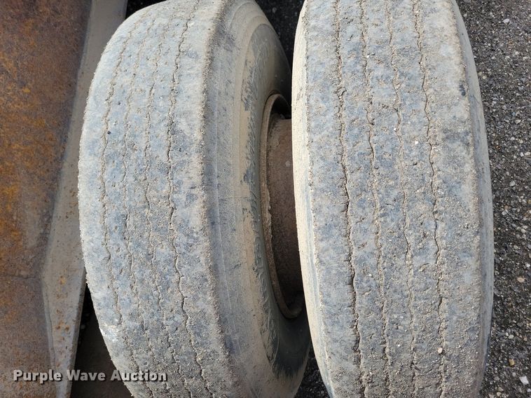 image for item DG0596 1979 Hyster C35T3 drop deck equipment trailer