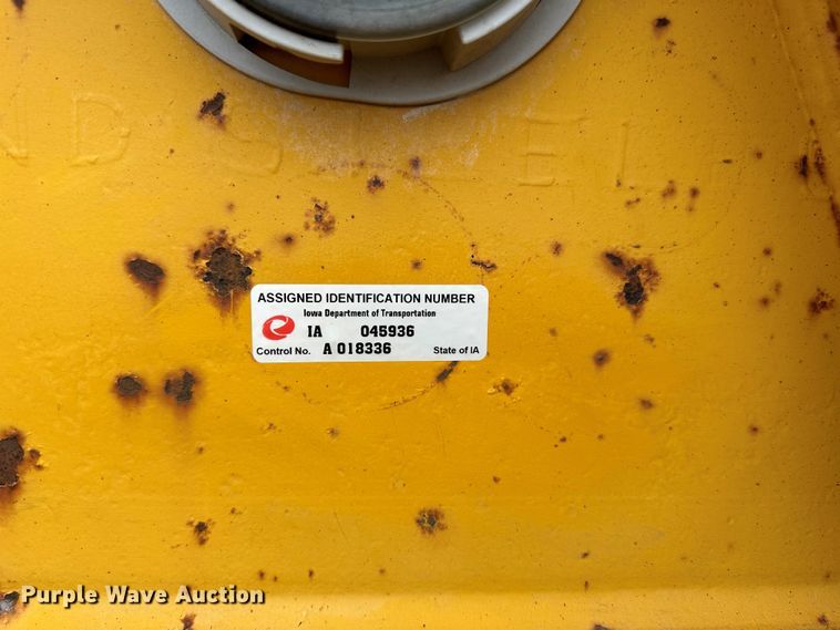 image for item DG0596 1979 Hyster C35T3 drop deck equipment trailer