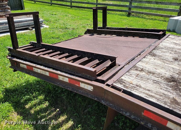 image for item DI3052 1999 Mustang equipment trailer