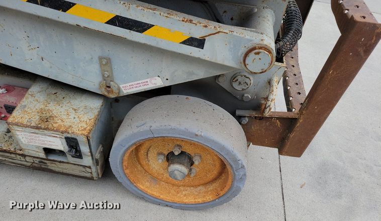 image for item DI3069 MEC 2033ES scissor lift