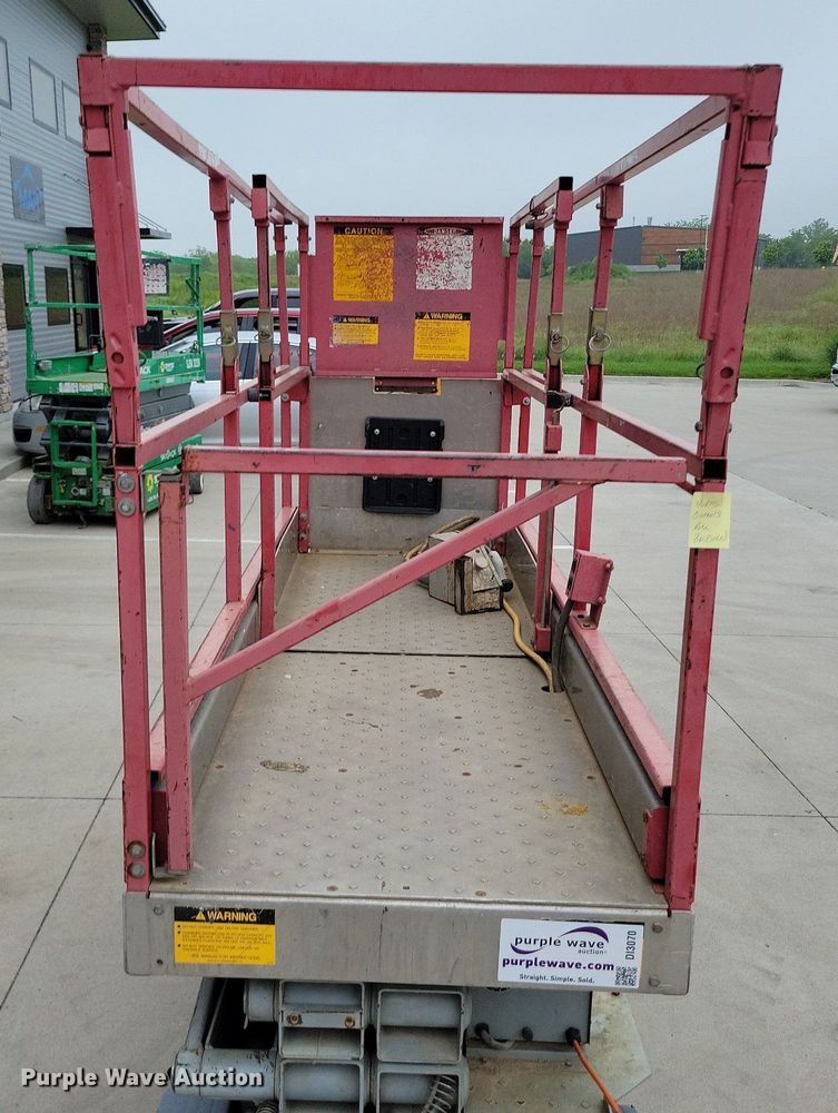 image for item DI3070 MEC 2033 scissor lift
