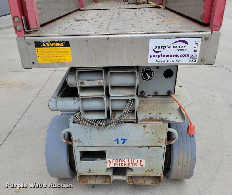 image for item DI3070 MEC 2033 scissor lift