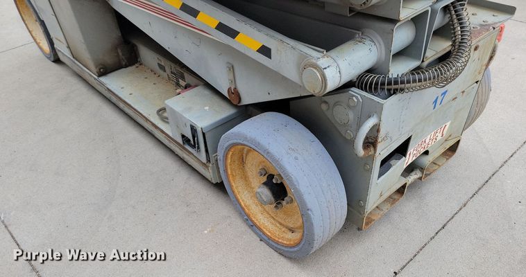 image for item DI3070 MEC 2033 scissor lift