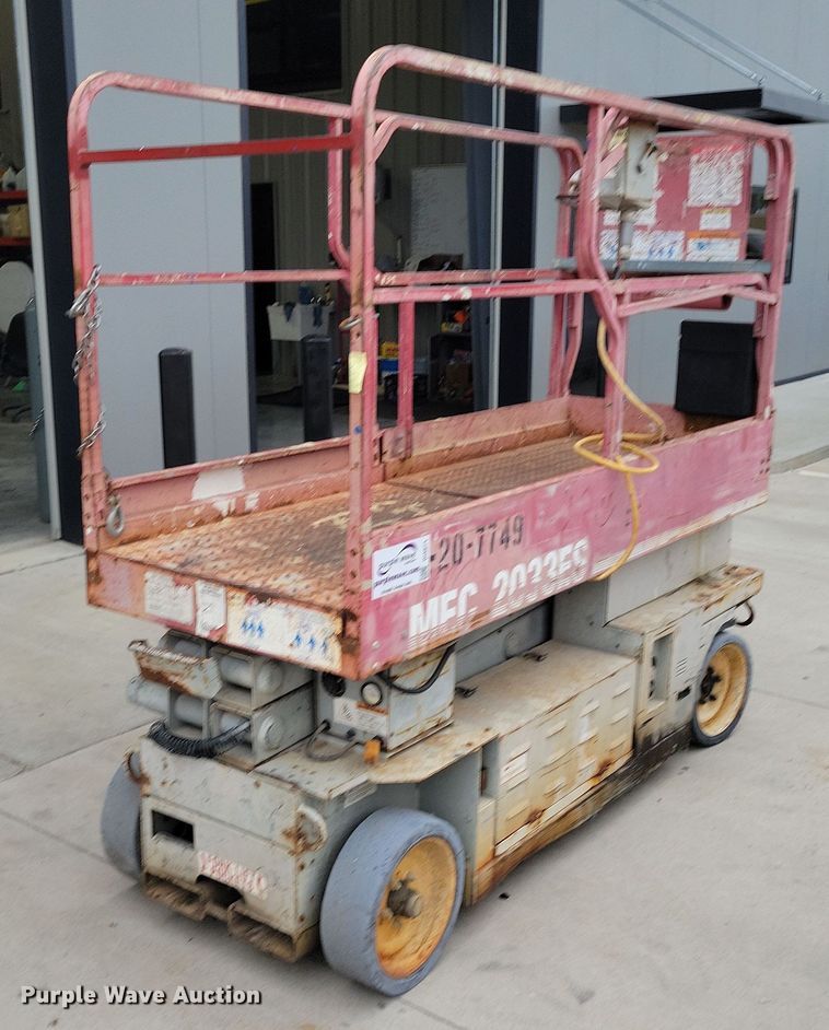 image for item DI3071 MEC 2033ES scissor lift