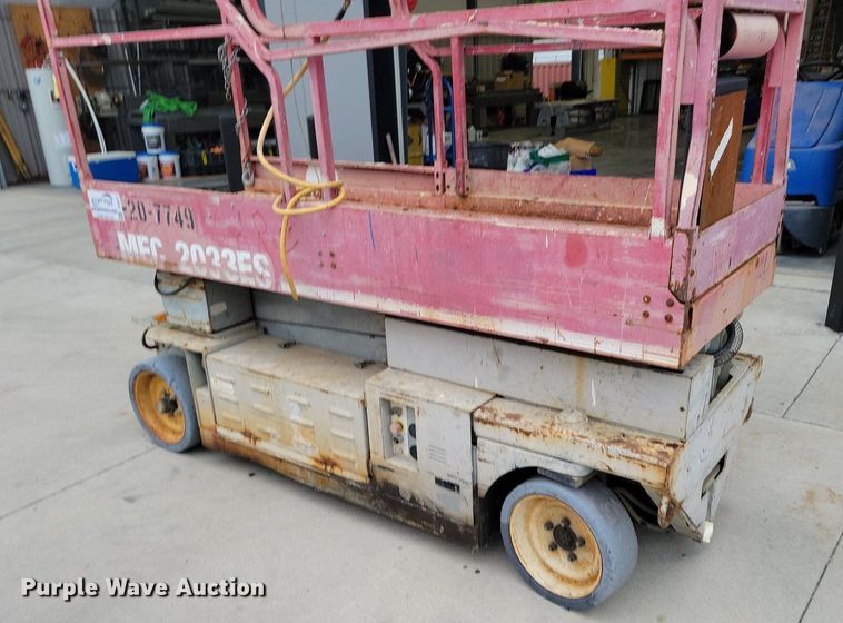 image for item DI3071 MEC 2033ES scissor lift