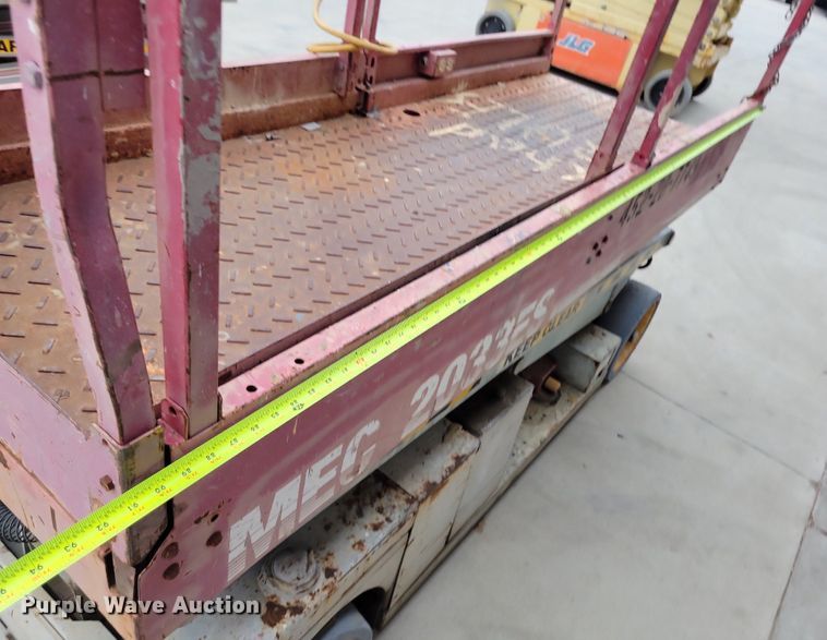image for item DI3071 MEC 2033ES scissor lift