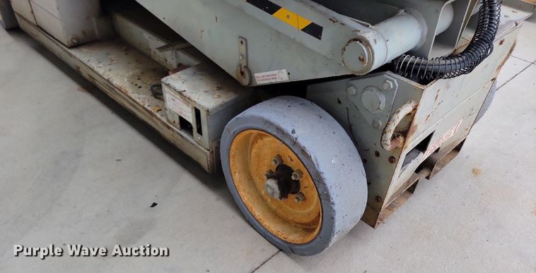 image for item DI3071 MEC 2033ES scissor lift