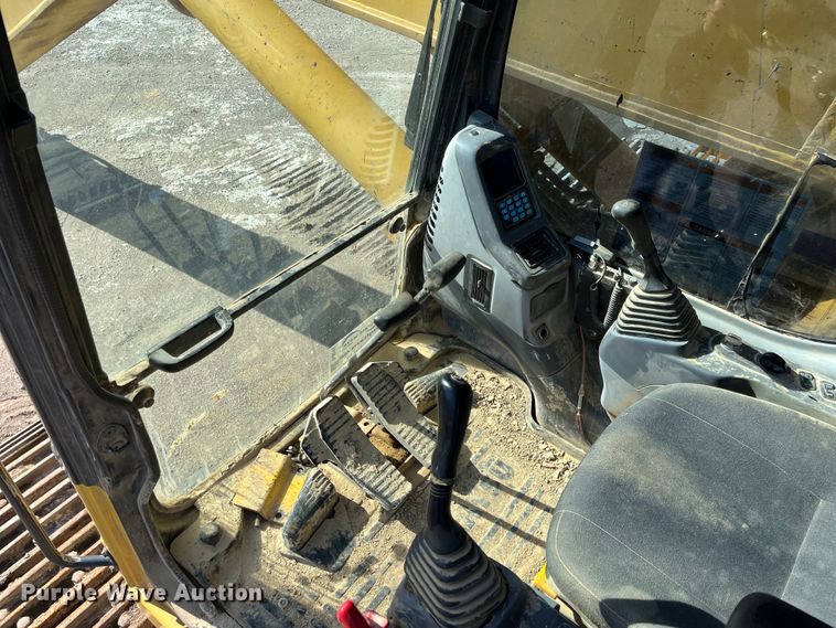 image for item DJ6239 2006 Komastu PC600LC-8 long reach excavator