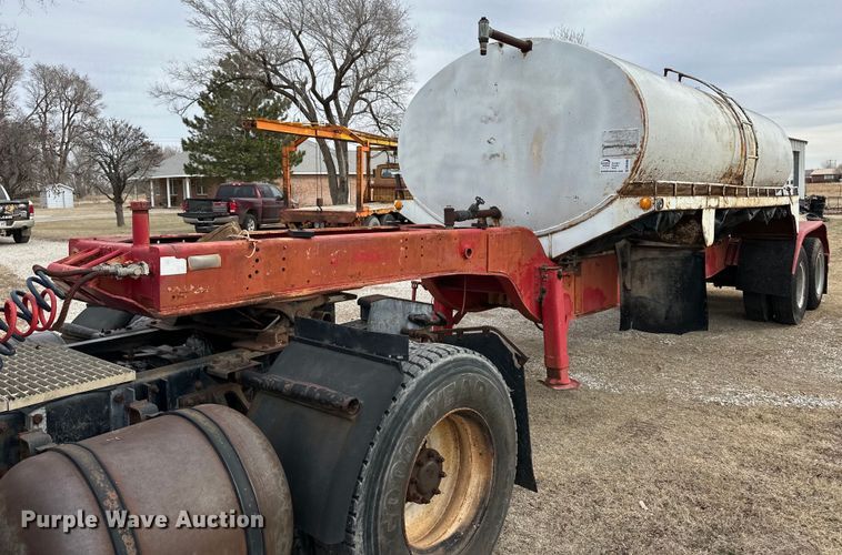 image for item DM2686 1977 tank trailer