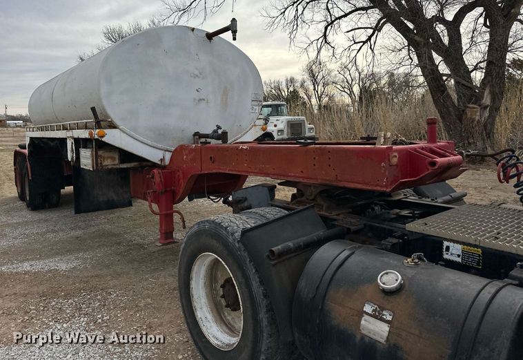 image for item DM2686 1977 tank trailer