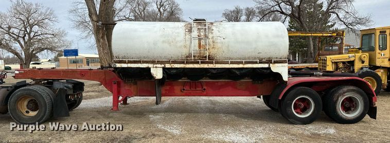 image for item DM2686 1977 tank trailer