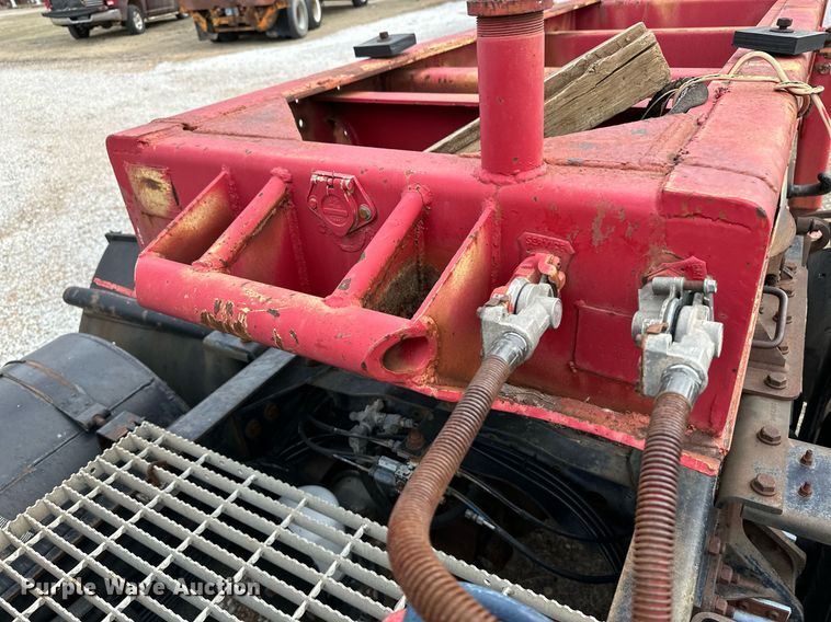 image for item DM2686 1977 tank trailer