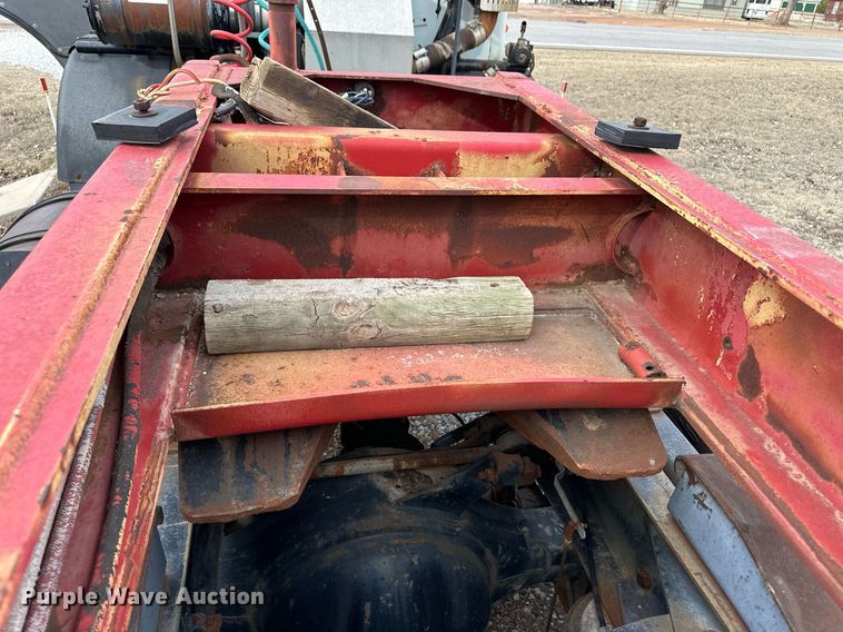 image for item DM2686 1977 tank trailer