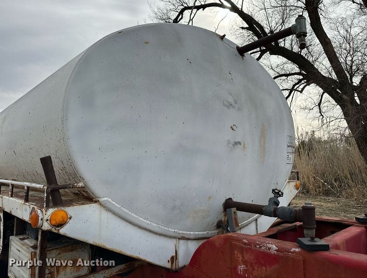 image for item DM2686 1977 tank trailer