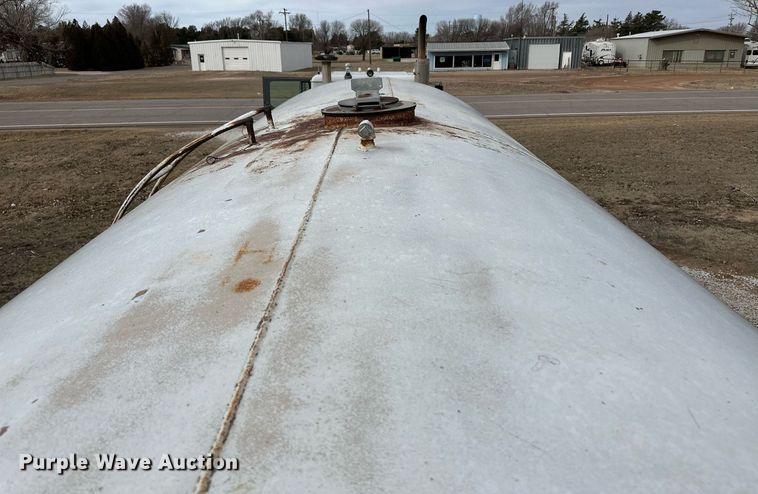 image for item DM2686 1977 tank trailer