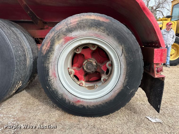 image for item DM2686 1977 tank trailer