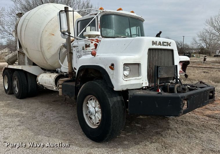 image for item DM2693 1986 Mack DM685S ready mix truck