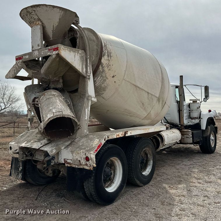 image for item DM2693 1986 Mack DM685S ready mix truck