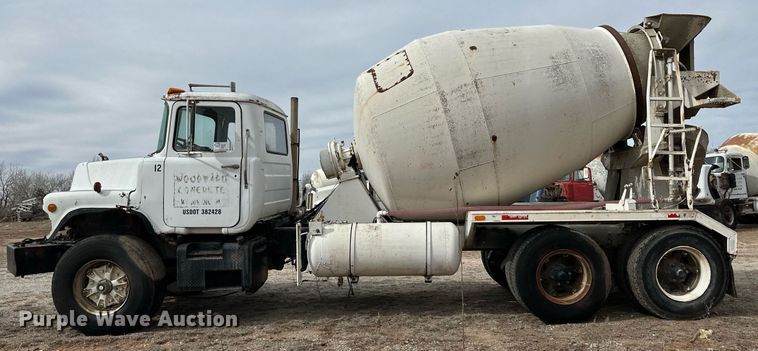 image for item DM2693 1986 Mack DM685S ready mix truck