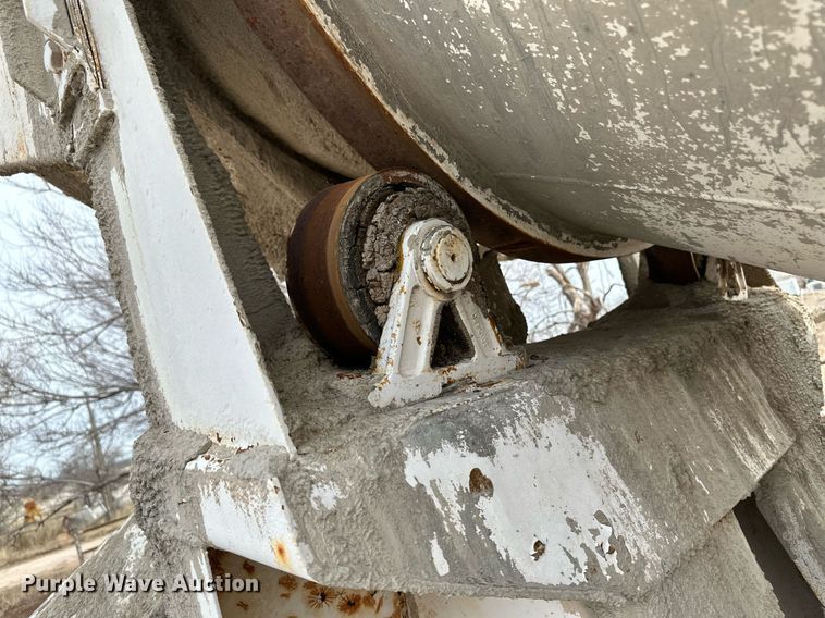 image for item DM2693 1986 Mack DM685S ready mix truck