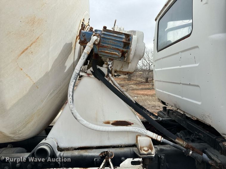 image for item DM2693 1986 Mack DM685S ready mix truck