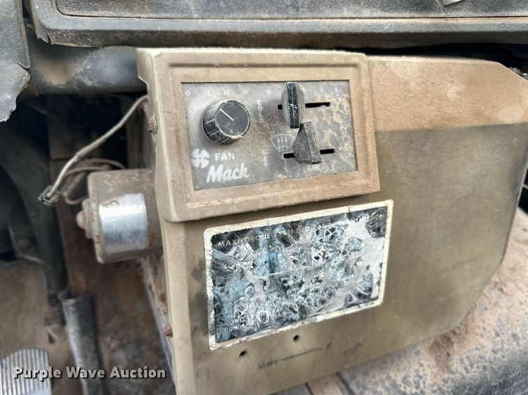 image for item DM2693 1986 Mack DM685S ready mix truck