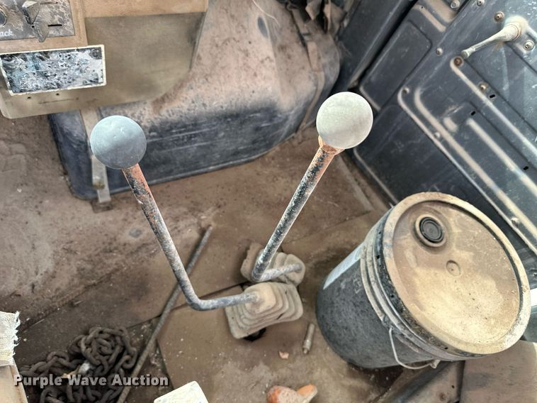 image for item DM2693 1986 Mack DM685S ready mix truck