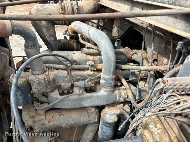 image for item DM2693 1986 Mack DM685S ready mix truck