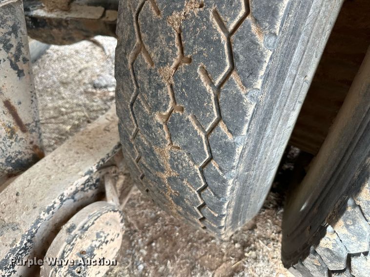 image for item DM2693 1986 Mack DM685S ready mix truck