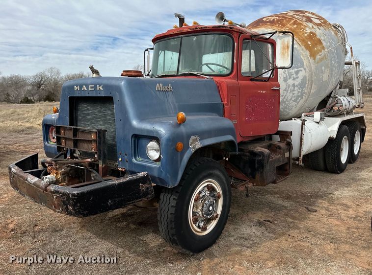 image for item DM2695 1974 Mack RD685S ready mix truck