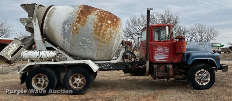 image for item DM2695 1974 Mack RD685S ready mix truck