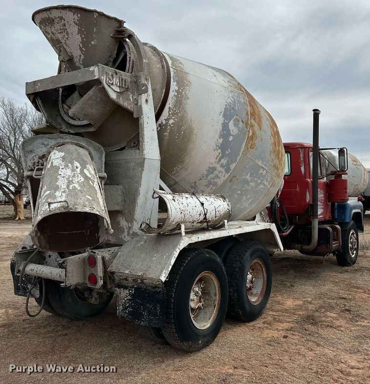 image for item DM2695 1974 Mack RD685S ready mix truck