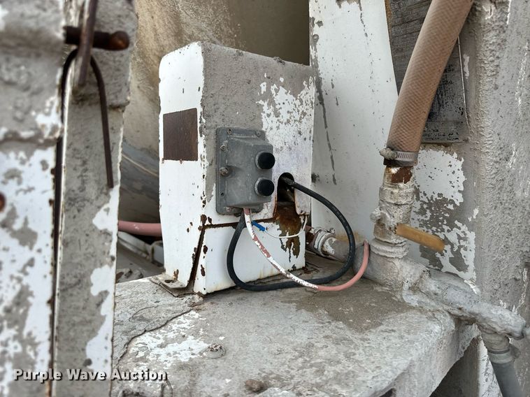 image for item DM2695 1974 Mack RD685S ready mix truck