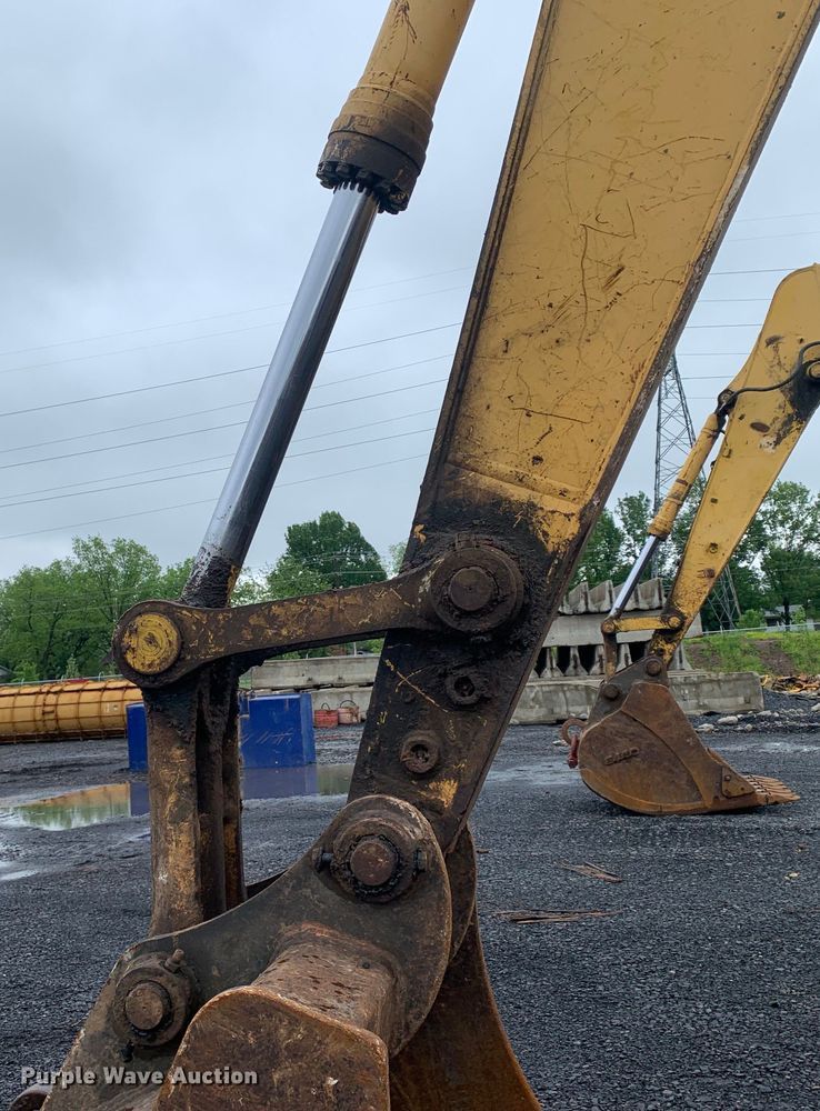 image for item DM7818 2010 Komatsu PC220LC excavator