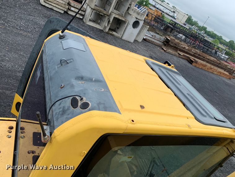 image for item DM7818 2010 Komatsu PC220LC excavator