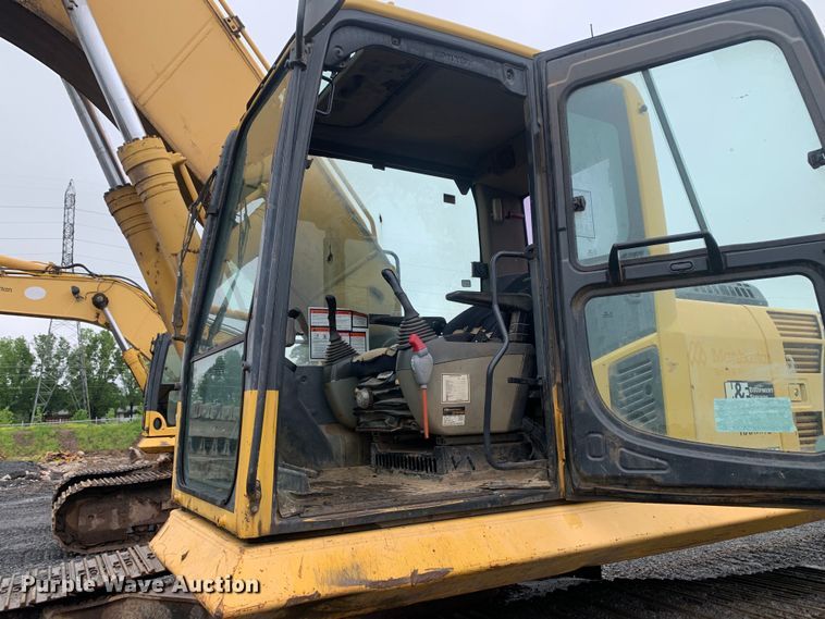 image for item DM7818 2010 Komatsu PC220LC excavator